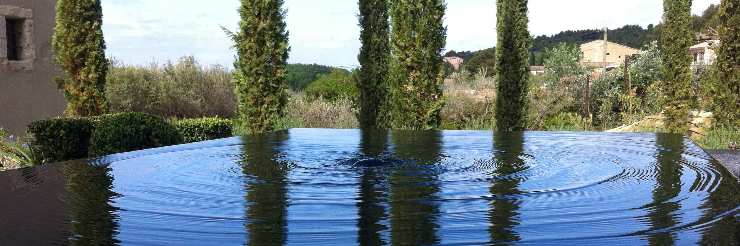 Plan d'eau de Style provençal et Alpilles pr!s des baux de Provence - rénovation, construction par JBV