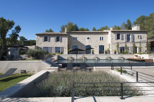 Construction traditionnelle d'un mas provençal